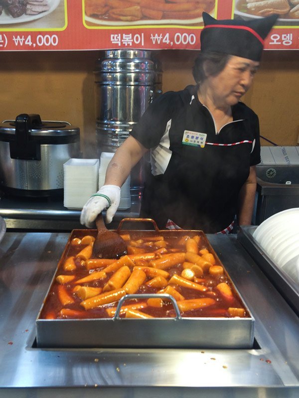 A woman selling tteokbokki in Gongju