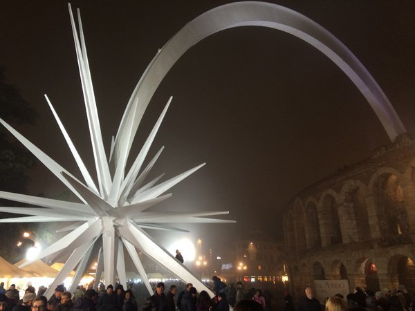 Stella Di Natale Verona.Un Giorno A Verona I Mercatini Di Natale La Citta Dell Amore Sotto Le Feste