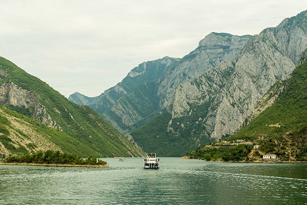 Lago Koman Albania Foto