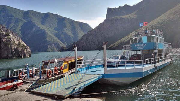 Lago Koman Albania Foto