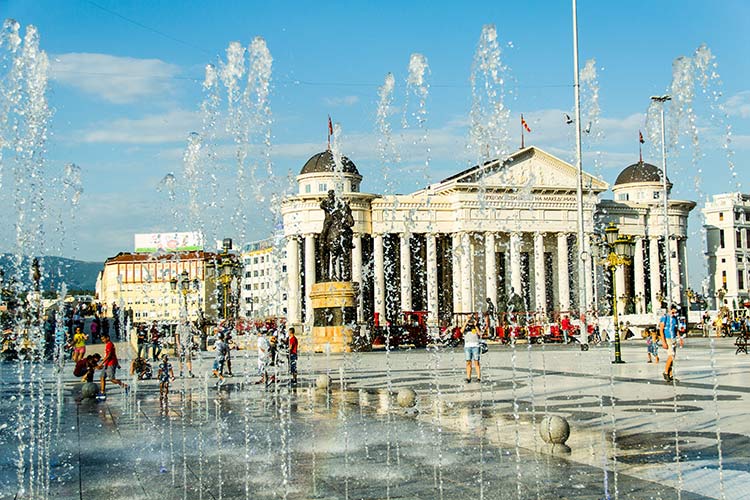 Cosa Vedere Skopje Macedonia Mille Statue