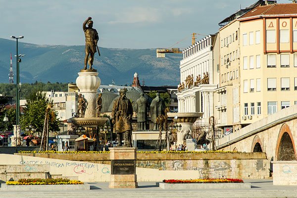 Cosa Vedere Skopje Macedonia Mille Statue