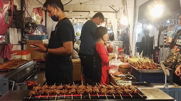 Indy Market Bangkok Mercato Notturno Non Turistico