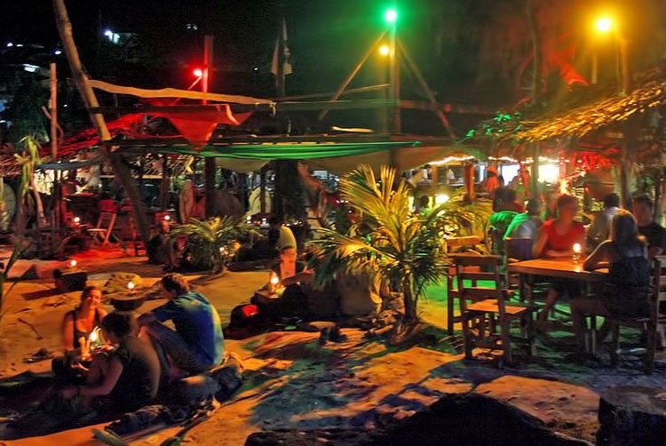 Vita Notturna Nightlife Phi Phi Islands Thailand