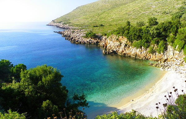 Les plus belles plages de la mer du sud de l'Albanie