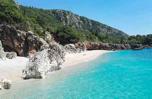 Les plus belles plages de la mer du sud de l'Albanie