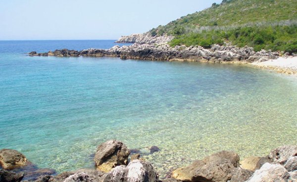 Les plus belles plages de la mer du sud de l'Albanie