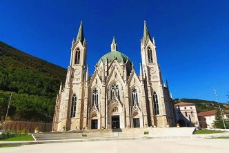 Cosa Vedere Castelpetroso Molise Borgo Santuario Addolorata