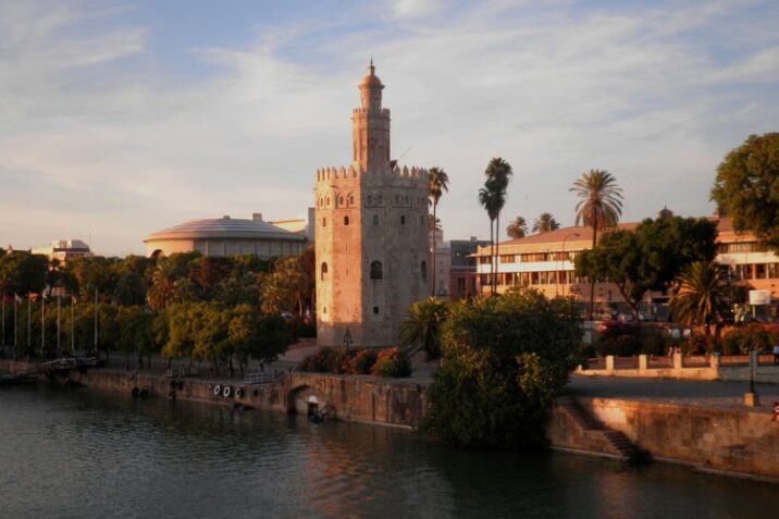 visitare torre delloro museo navale siviglia